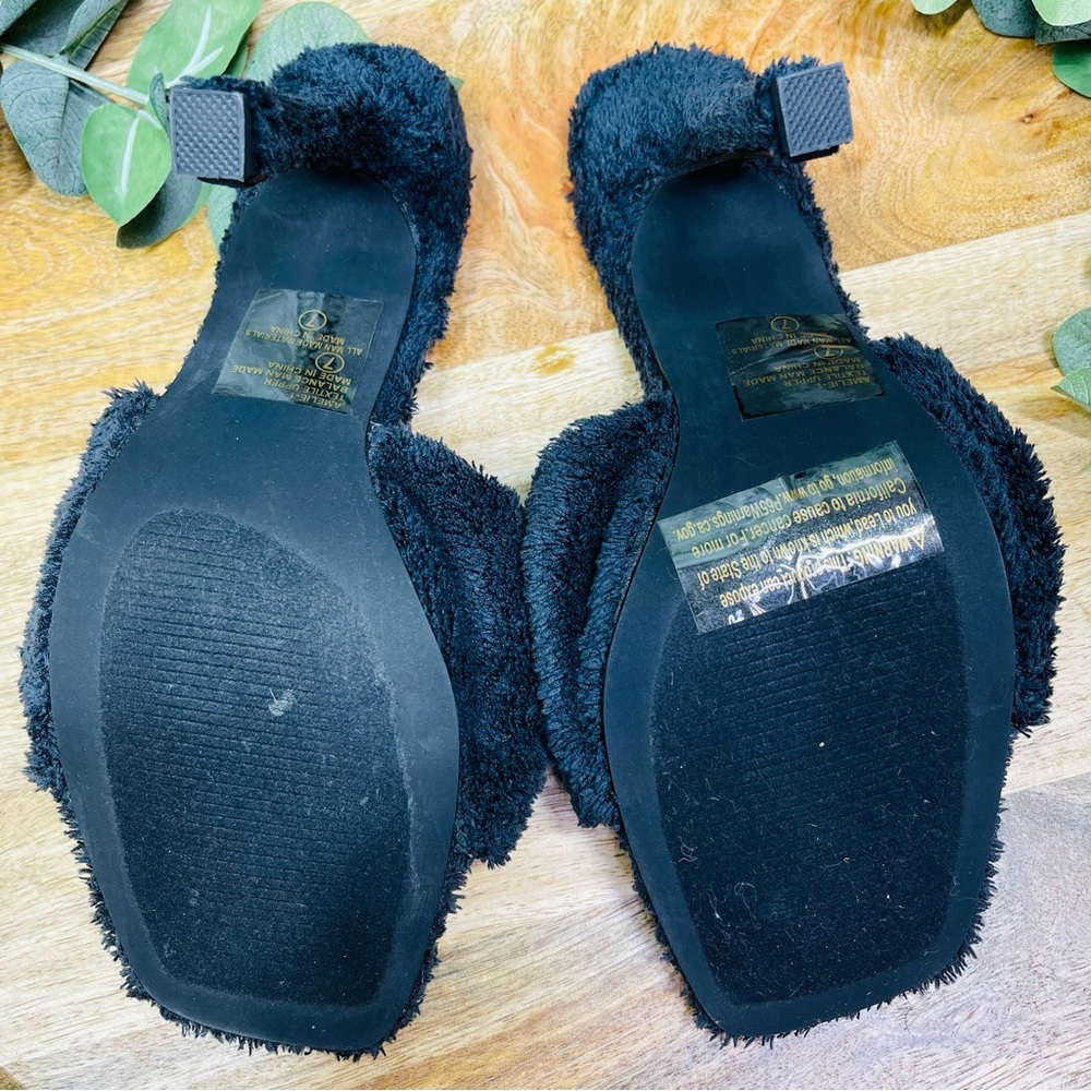 NEW CHASE AND CHLOE - Amelie Fleece Spike Sandal 7 - Picture 11 of 15
